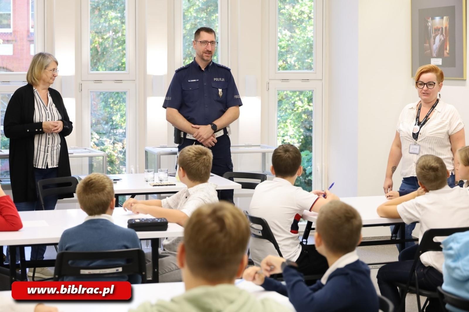 Zdjęcie w galerii na portalu naszraciborz.pl: Konkurs Wiedzy o Ruchu Drogowym w raciborskiej bibliotece wiadomości z regionu