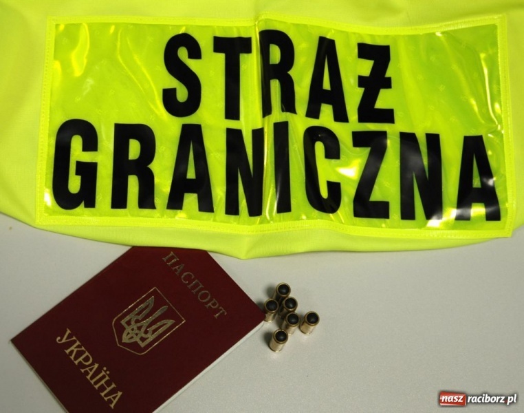 Zdjęcie w galerii na portalu naszraciborz.pl: ŚOSG: Nielegalne naboje w bagażu pasażera wiadomości z regionu