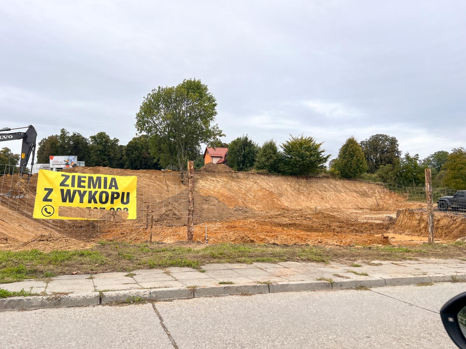 Zdjęcie w galerii na portalu naszraciborz.pl: W Raciborzu ruszyła budowa nowego marketu [FOTO] wiadomości z regionu