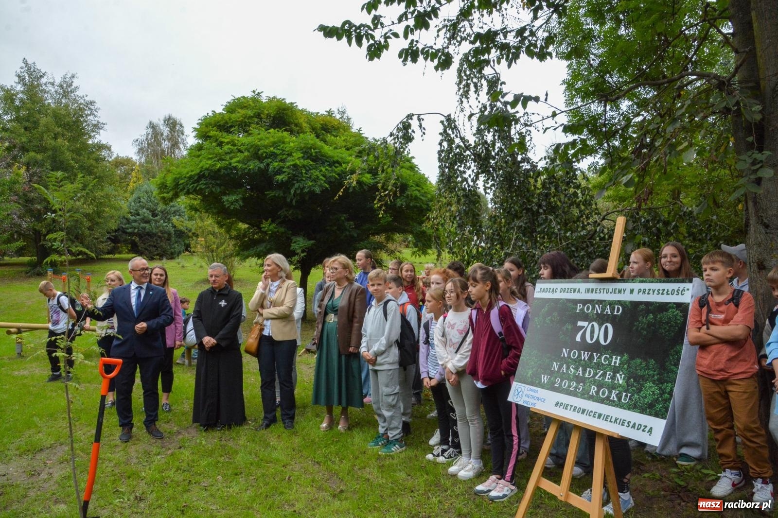 Zdjęcie w galerii na portalu naszraciborz.pl: Dziedzictwo Leona Mludka rozkwita – Pietrowice Wielkie z Zielonym Arboretum dzięki WFOŚiGW wiadomości z regionu