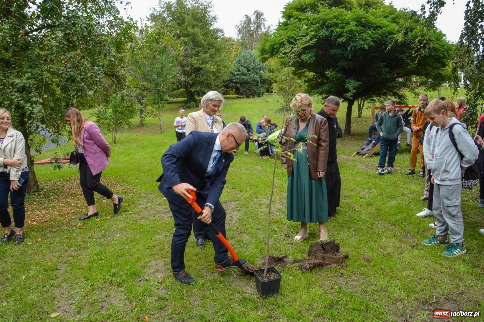 Zdjęcie w galerii na portalu naszraciborz.pl: Dziedzictwo Leona Mludka rozkwita – Pietrowice Wielkie z Zielonym Arboretum dzięki WFOŚiGW wiadomości z regionu