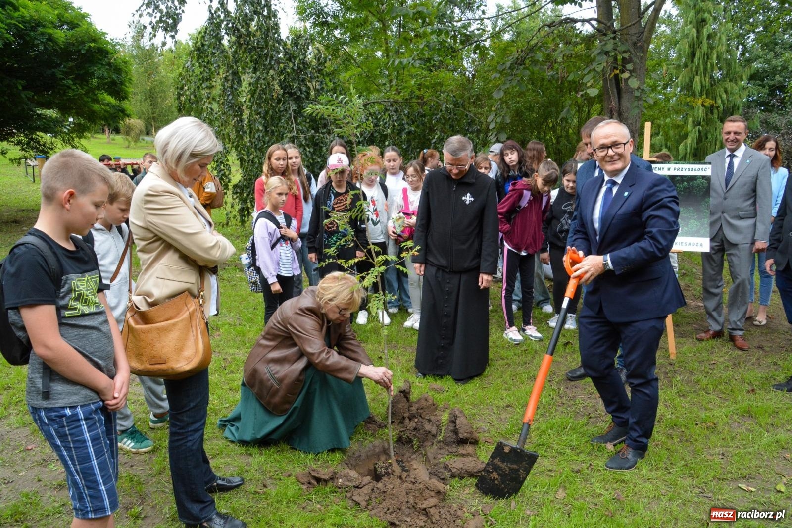 Zdjęcie w galerii na portalu naszraciborz.pl: Dziedzictwo Leona Mludka rozkwita – Pietrowice Wielkie z Zielonym Arboretum dzięki WFOŚiGW wiadomości z regionu