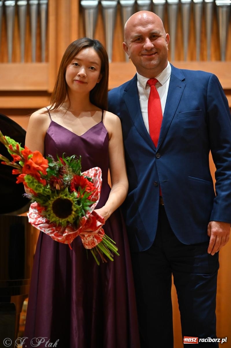 Zdjęcie w galerii na portalu naszraciborz.pl: Lily Phee zagrała w Raciborzu w ramach Międzynarodowego Festiwalu Pianistycznego wiadomości z regionu