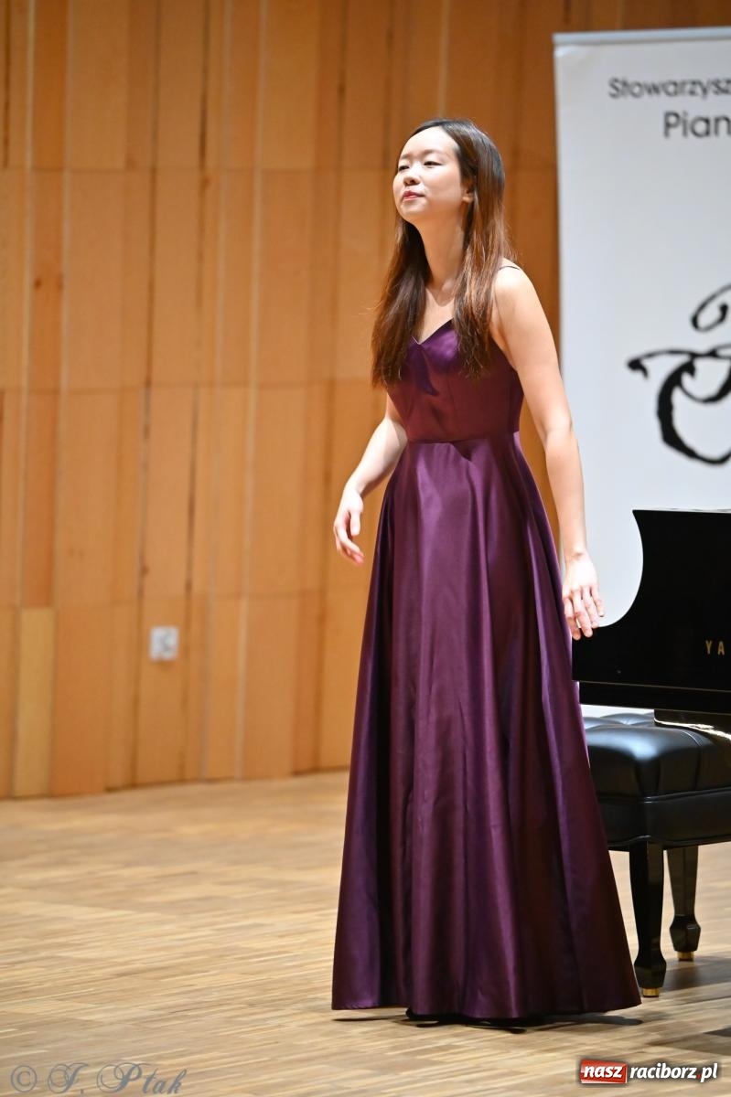 Zdjęcie w galerii na portalu naszraciborz.pl: Lily Phee zagrała w Raciborzu w ramach Międzynarodowego Festiwalu Pianistycznego wiadomości z regionu