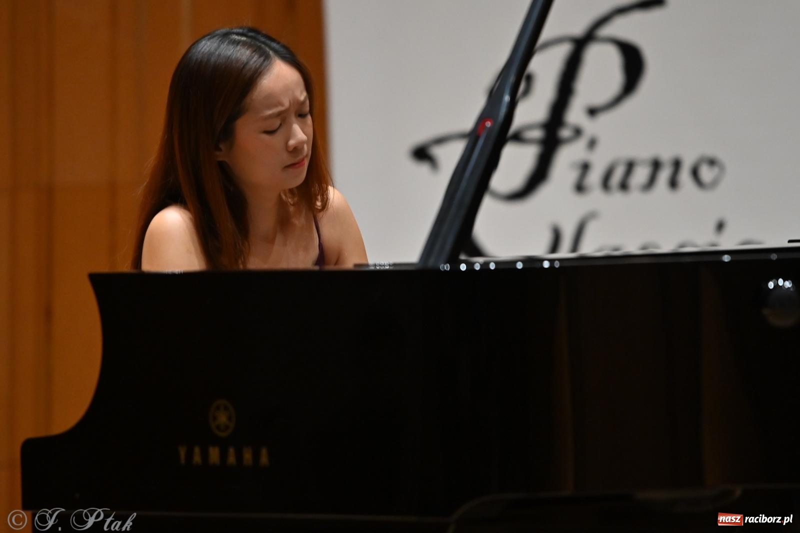 Zdjęcie w galerii na portalu naszraciborz.pl: Lily Phee zagrała w Raciborzu w ramach Międzynarodowego Festiwalu Pianistycznego wiadomości z regionu