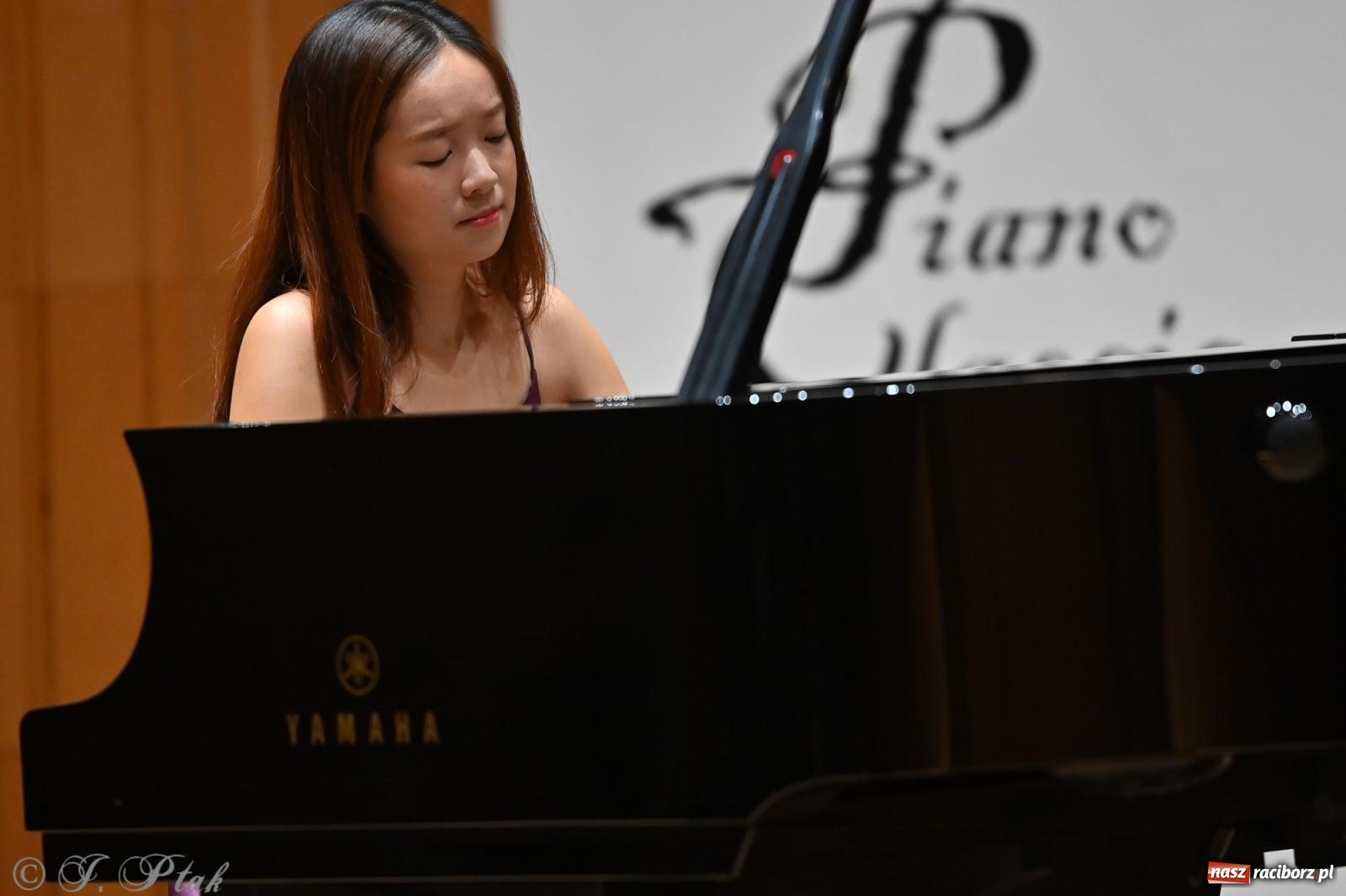 Zdjęcie w galerii na portalu naszraciborz.pl: Lily Phee zagrała w Raciborzu w ramach Międzynarodowego Festiwalu Pianistycznego wiadomości z regionu
