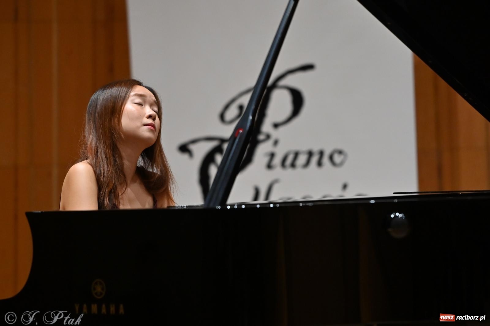 Zdjęcie w galerii na portalu naszraciborz.pl: Lily Phee zagrała w Raciborzu w ramach Międzynarodowego Festiwalu Pianistycznego wiadomości z regionu