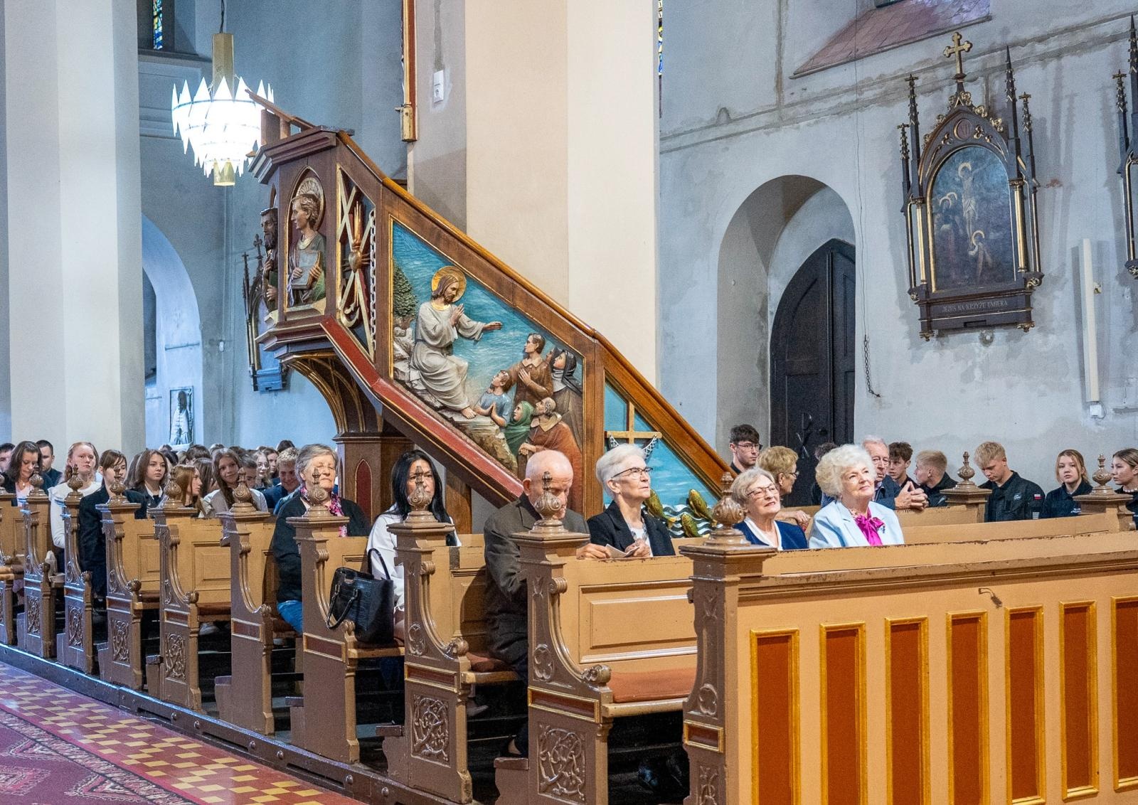 Zdjęcie w galerii na portalu naszraciborz.pl: Niech żyje Ekonomik! Szkoła przy Gimnazjalnej świętuje 80-lecie wiadomości z regionu