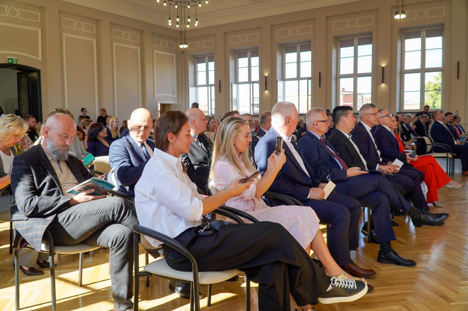 Zdjęcie w galerii na portalu naszraciborz.pl: Niech żyje Ekonomik! Szkoła przy Gimnazjalnej świętuje 80-lecie wiadomości z regionu