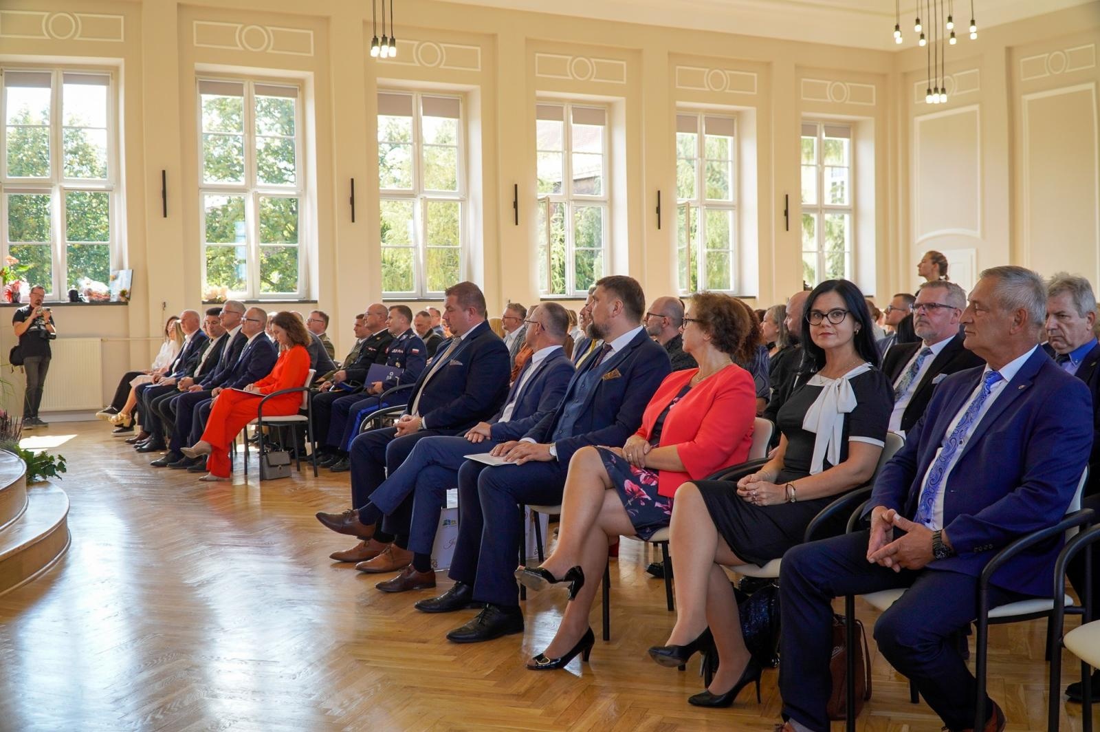 Zdjęcie w galerii na portalu naszraciborz.pl: Niech żyje Ekonomik! Szkoła przy Gimnazjalnej świętuje 80-lecie wiadomości z regionu