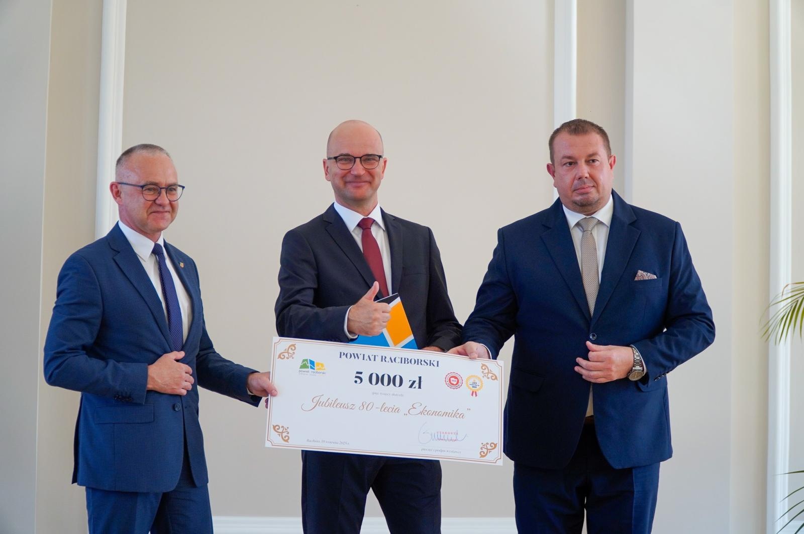 Zdjęcie w galerii na portalu naszraciborz.pl: Niech żyje Ekonomik! Szkoła przy Gimnazjalnej świętuje 80-lecie wiadomości z regionu