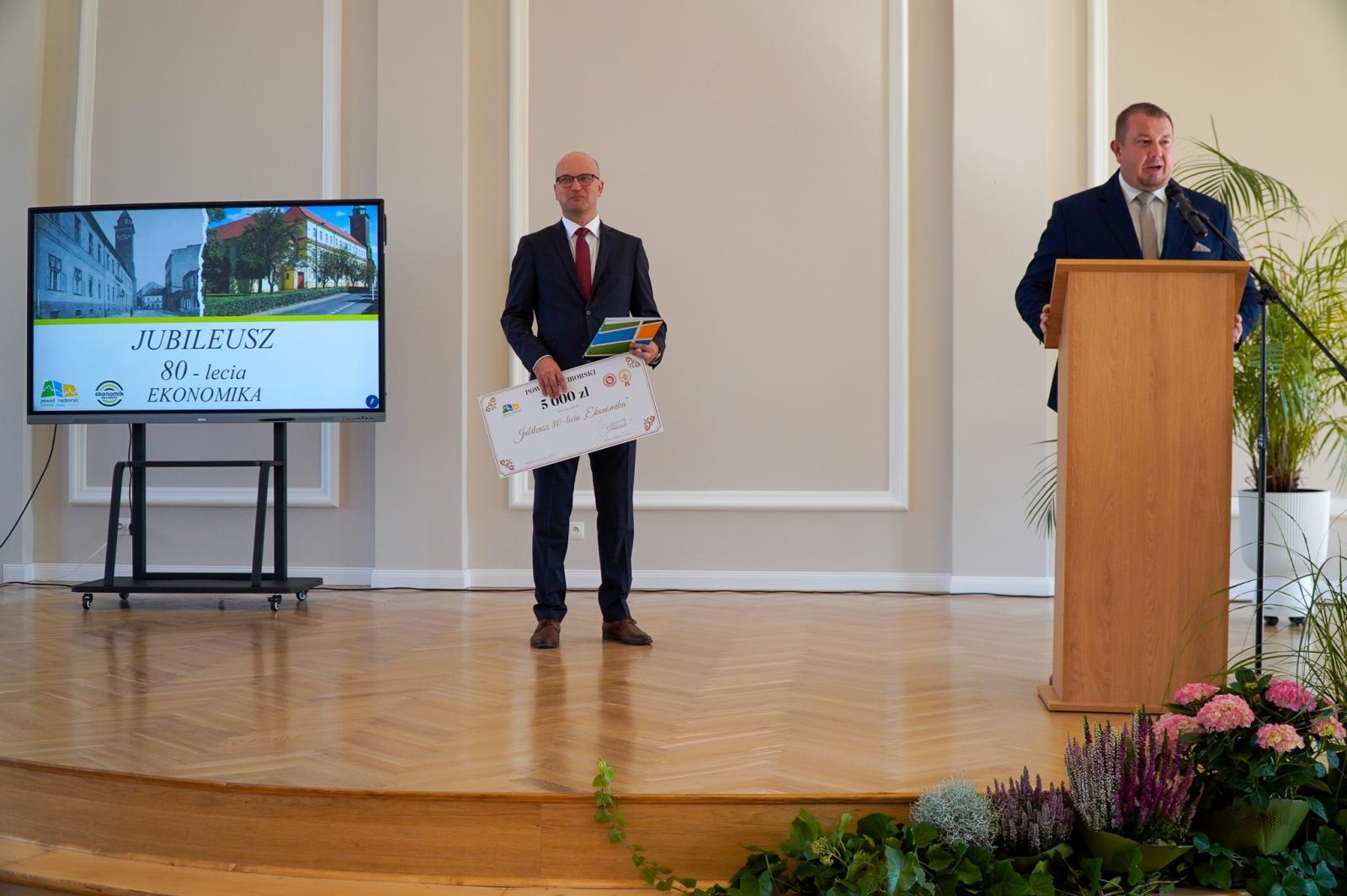 Zdjęcie w galerii na portalu naszraciborz.pl: Niech żyje Ekonomik! Szkoła przy Gimnazjalnej świętuje 80-lecie wiadomości z regionu