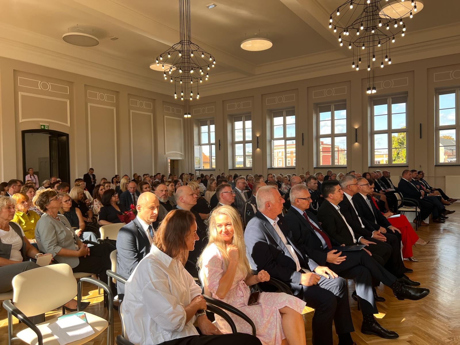 Zdjęcie w galerii na portalu naszraciborz.pl: Niech żyje Ekonomik! Szkoła przy Gimnazjalnej świętuje 80-lecie wiadomości z regionu