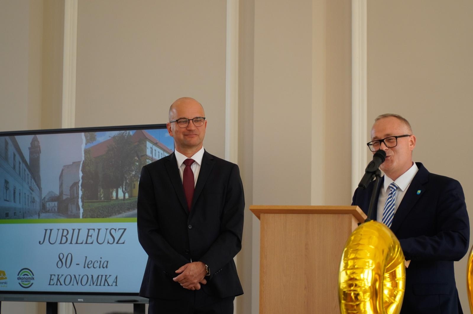 Zdjęcie w galerii na portalu naszraciborz.pl: Niech żyje Ekonomik! Szkoła przy Gimnazjalnej świętuje 80-lecie wiadomości z regionu