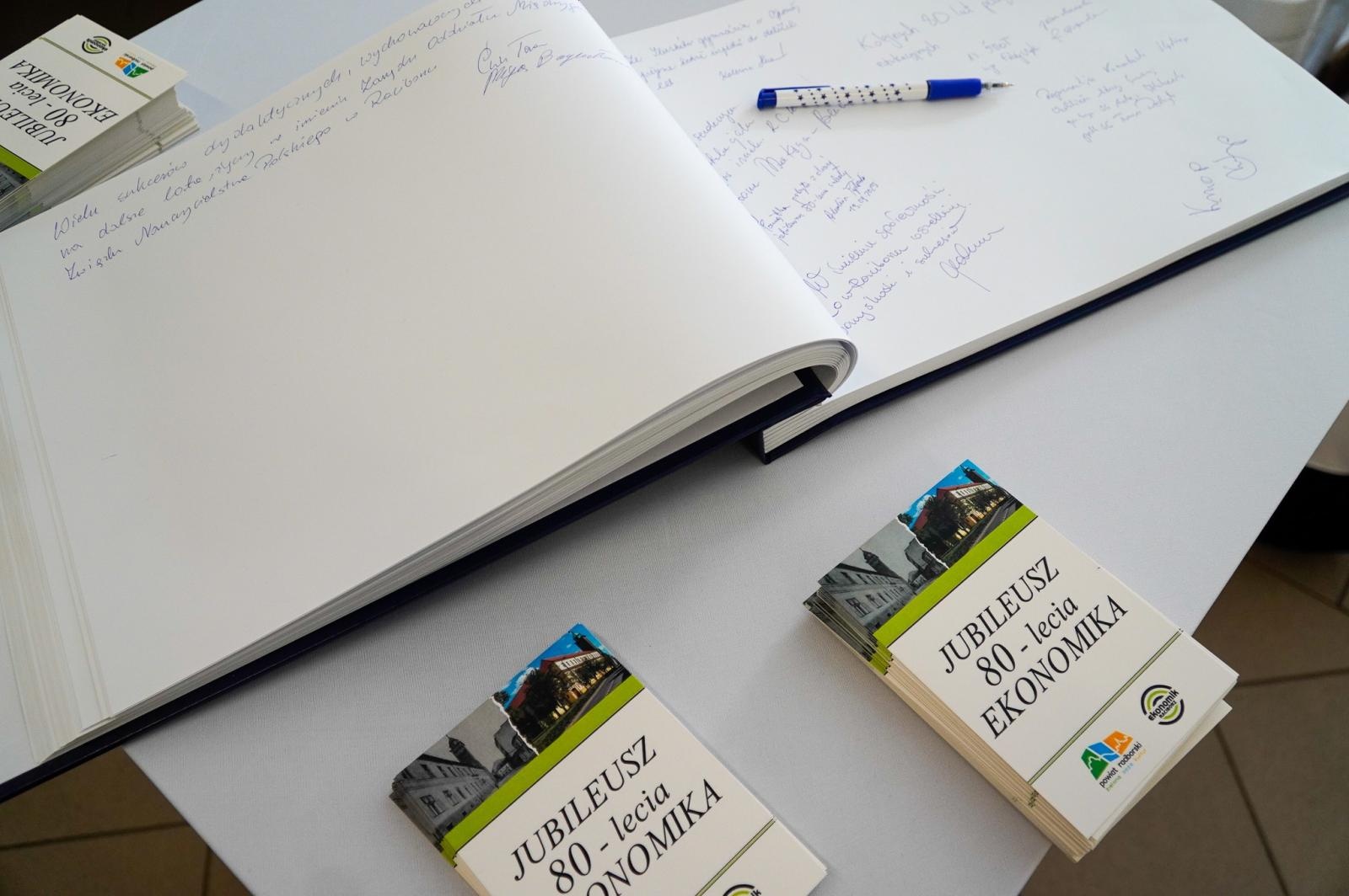 Zdjęcie w galerii na portalu naszraciborz.pl: Niech żyje Ekonomik! Szkoła przy Gimnazjalnej świętuje 80-lecie wiadomości z regionu