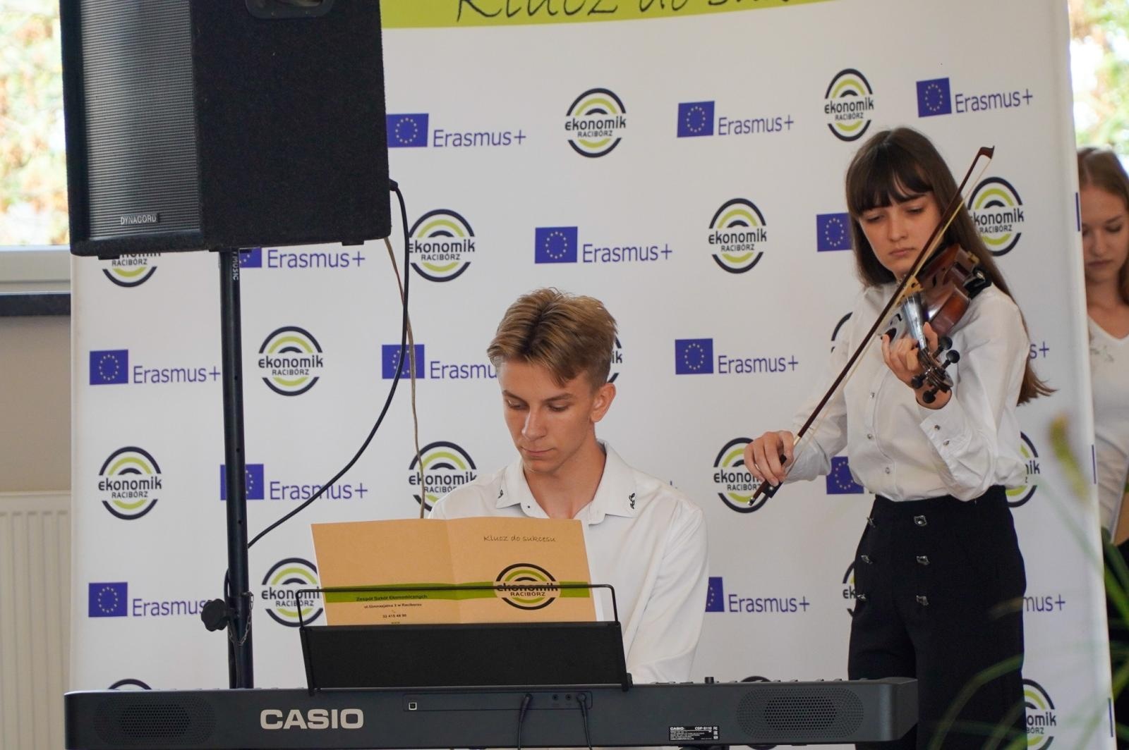 Zdjęcie w galerii na portalu naszraciborz.pl: Niech żyje Ekonomik! Szkoła przy Gimnazjalnej świętuje 80-lecie wiadomości z regionu