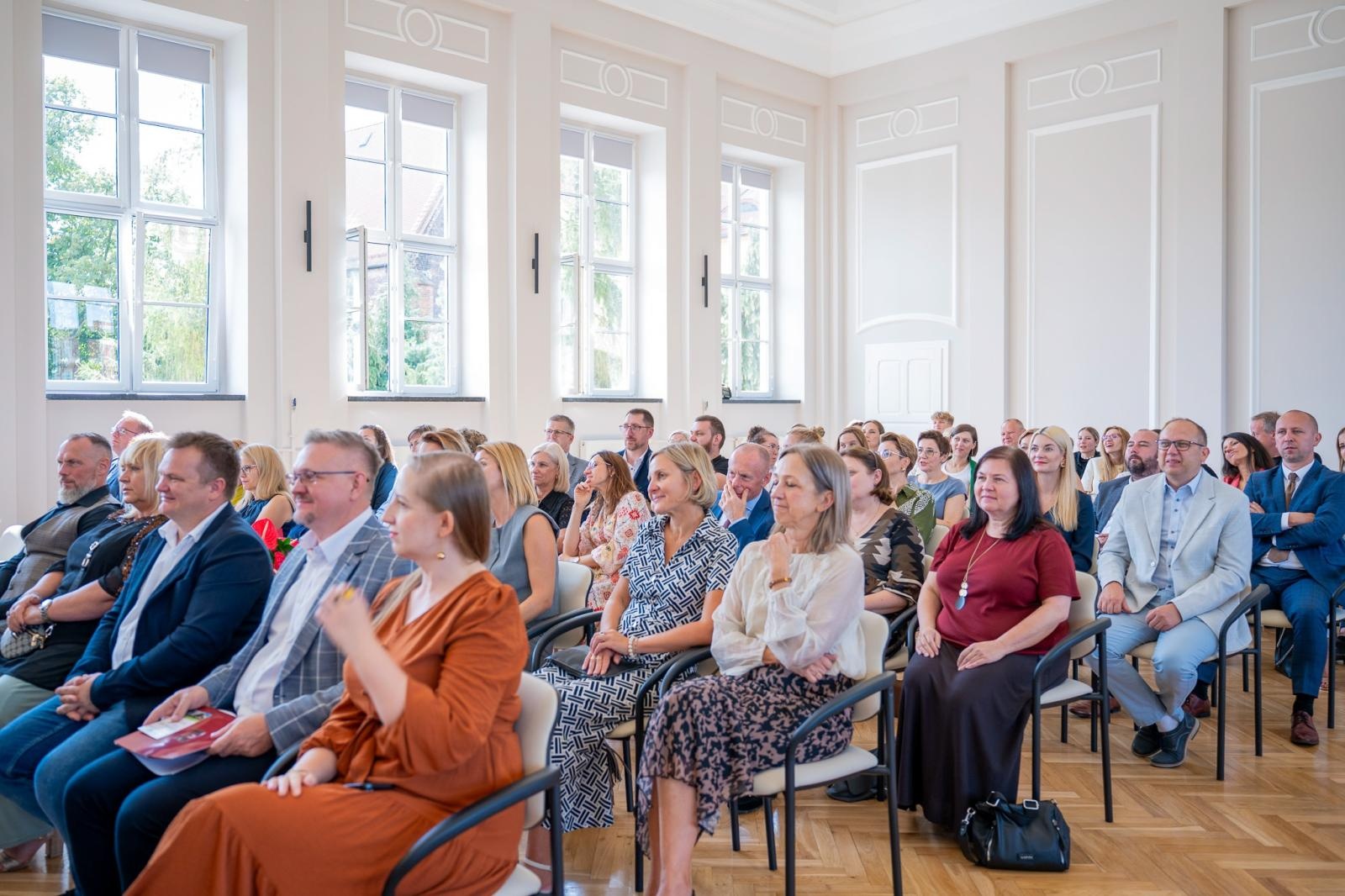 Zdjęcie w galerii na portalu naszraciborz.pl: Niech żyje Ekonomik! Szkoła przy Gimnazjalnej świętuje 80-lecie wiadomości z regionu
