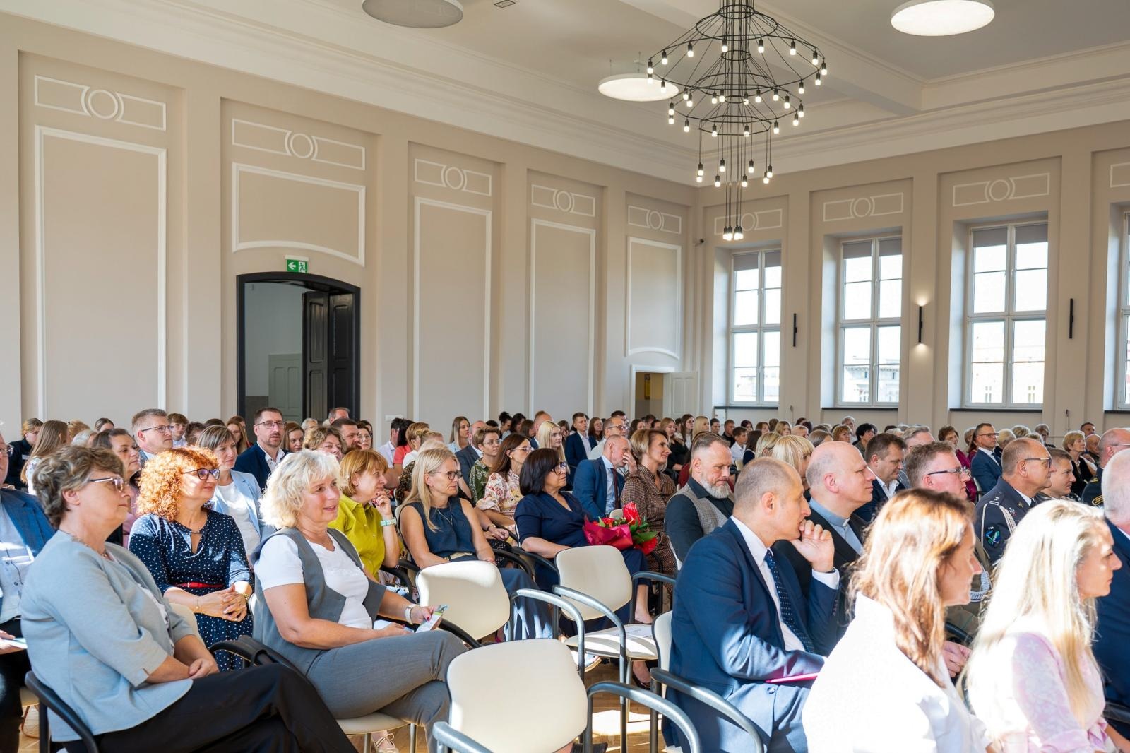 Zdjęcie w galerii na portalu naszraciborz.pl: Niech żyje Ekonomik! Szkoła przy Gimnazjalnej świętuje 80-lecie wiadomości z regionu