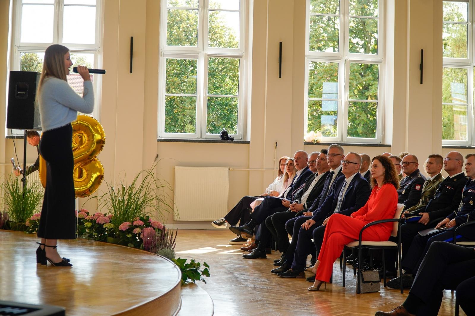 Zdjęcie w galerii na portalu naszraciborz.pl: Niech żyje Ekonomik! Szkoła przy Gimnazjalnej świętuje 80-lecie wiadomości z regionu