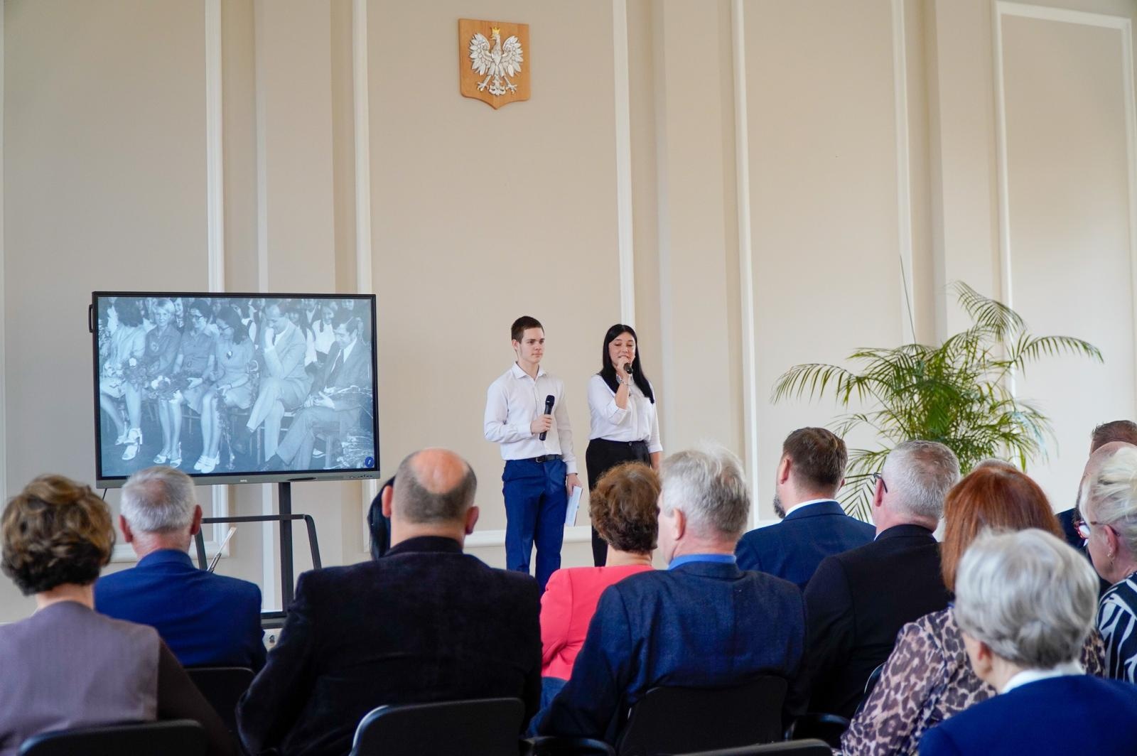 Zdjęcie w galerii na portalu naszraciborz.pl: Niech żyje Ekonomik! Szkoła przy Gimnazjalnej świętuje 80-lecie wiadomości z regionu