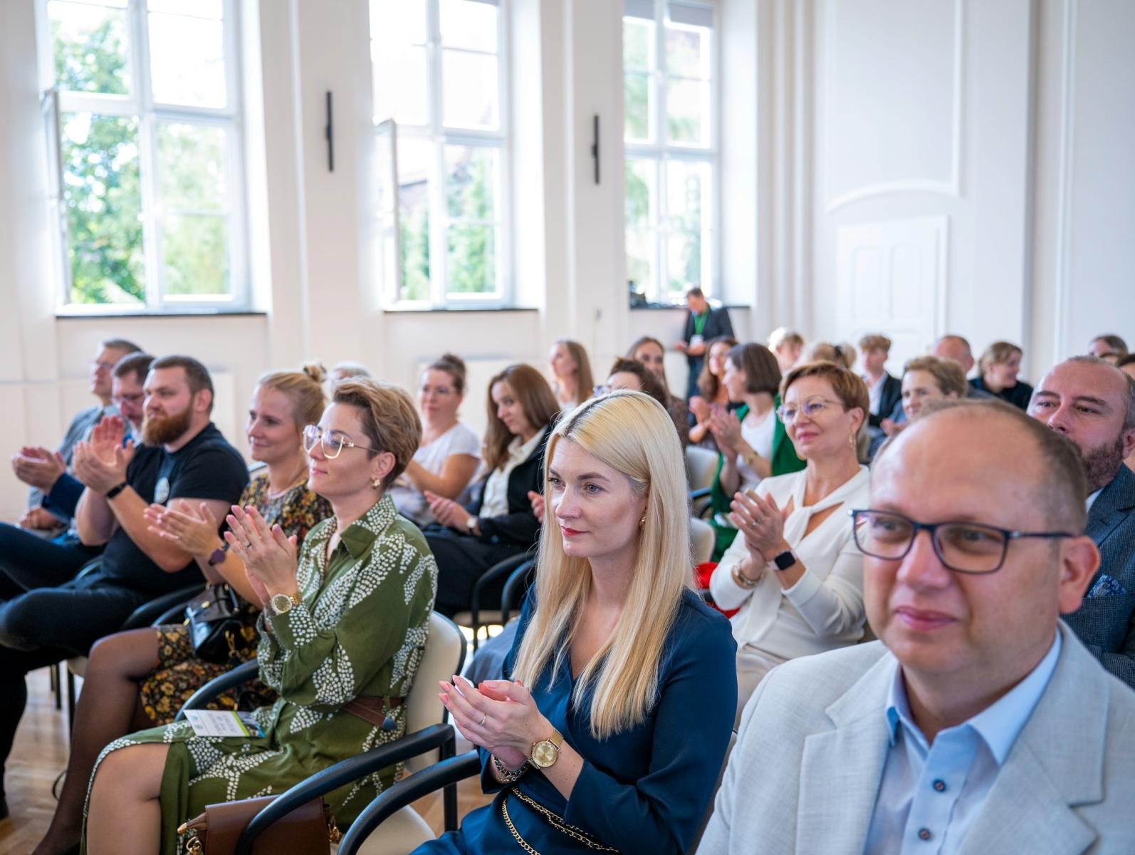 Zdjęcie w galerii na portalu naszraciborz.pl: Niech żyje Ekonomik! Szkoła przy Gimnazjalnej świętuje 80-lecie wiadomości z regionu