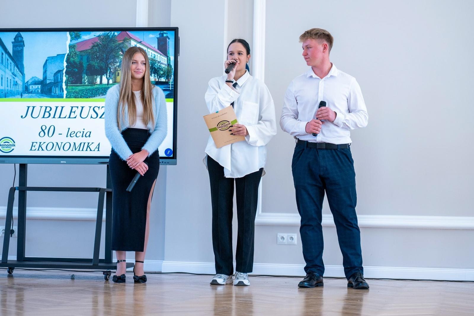 Zdjęcie w galerii na portalu naszraciborz.pl: Niech żyje Ekonomik! Szkoła przy Gimnazjalnej świętuje 80-lecie wiadomości z regionu