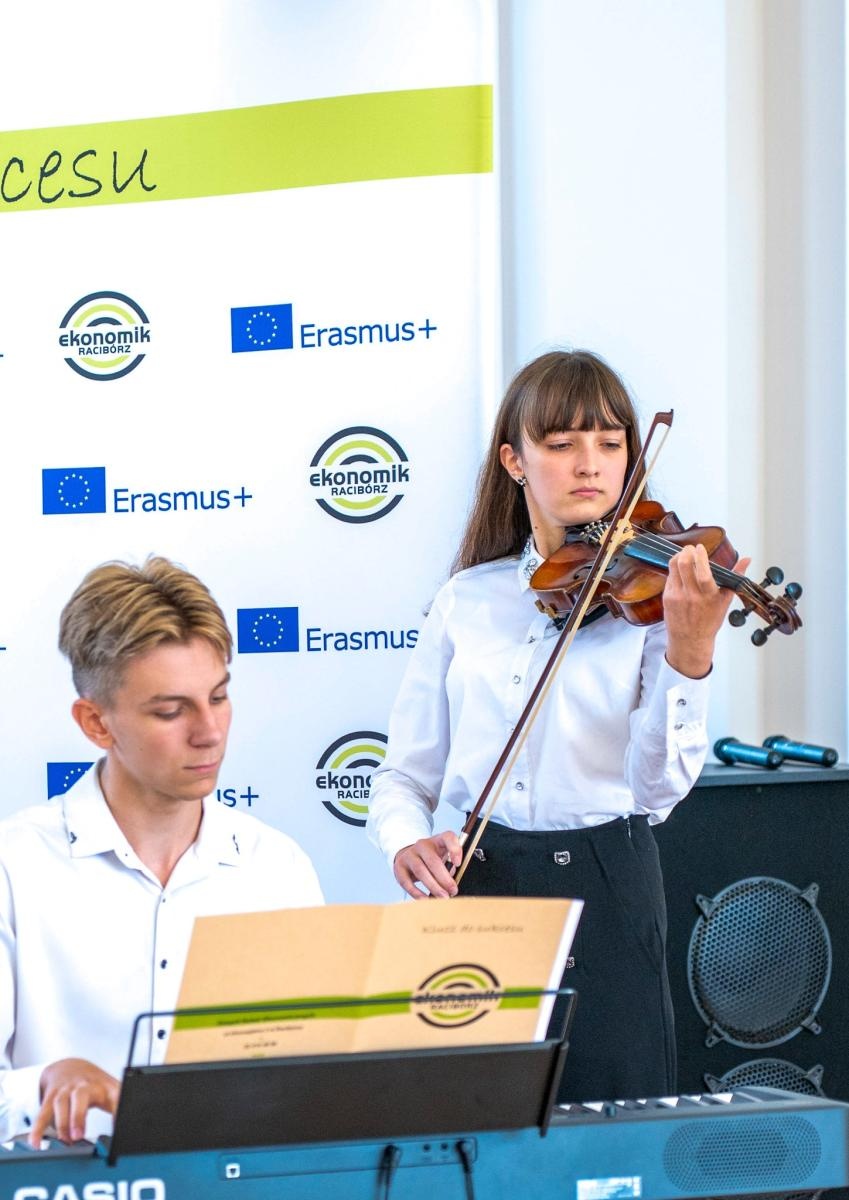 Zdjęcie w galerii na portalu naszraciborz.pl: Niech żyje Ekonomik! Szkoła przy Gimnazjalnej świętuje 80-lecie wiadomości z regionu