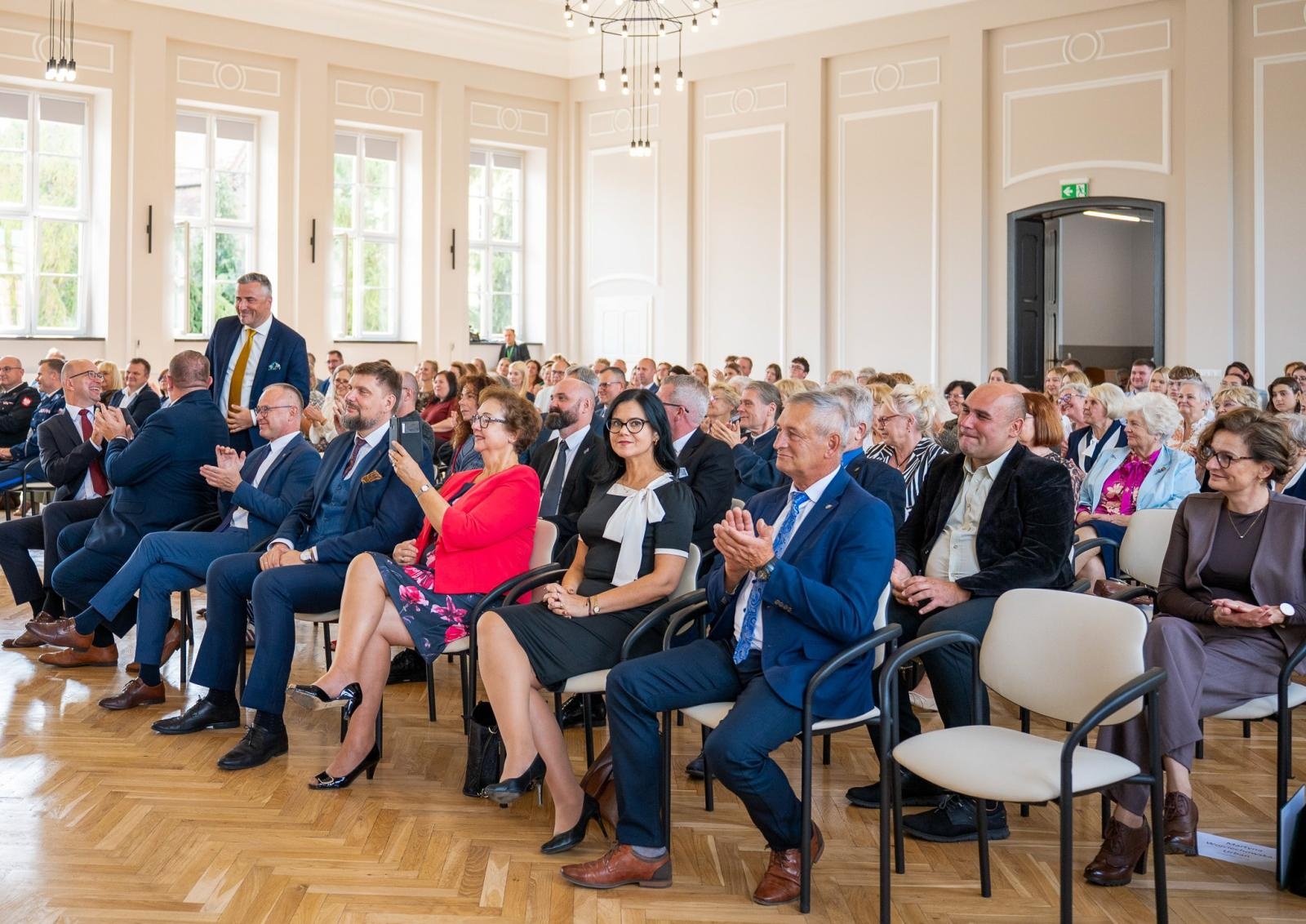 Zdjęcie w galerii na portalu naszraciborz.pl: Niech żyje Ekonomik! Szkoła przy Gimnazjalnej świętuje 80-lecie wiadomości z regionu