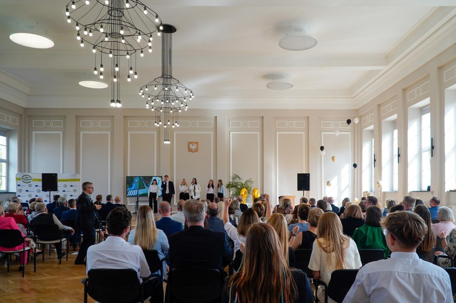 Zdjęcie w galerii na portalu naszraciborz.pl: Niech żyje Ekonomik! Szkoła przy Gimnazjalnej świętuje 80-lecie wiadomości z regionu