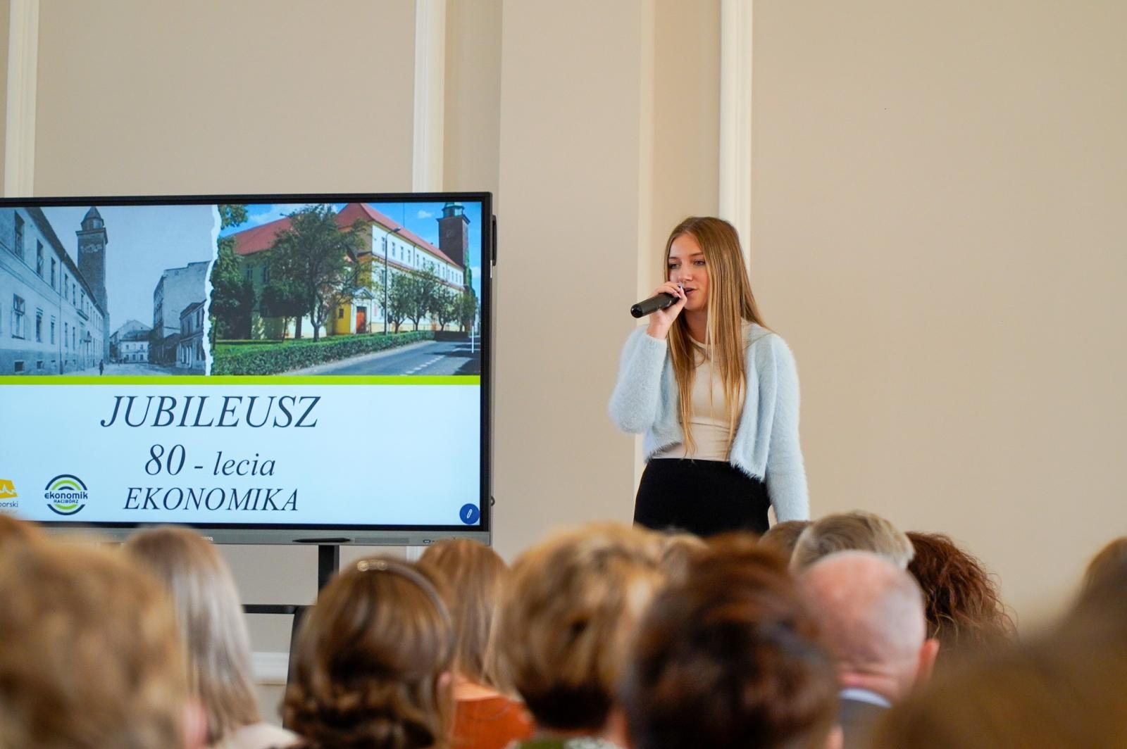 Zdjęcie w galerii na portalu naszraciborz.pl: Niech żyje Ekonomik! Szkoła przy Gimnazjalnej świętuje 80-lecie wiadomości z regionu