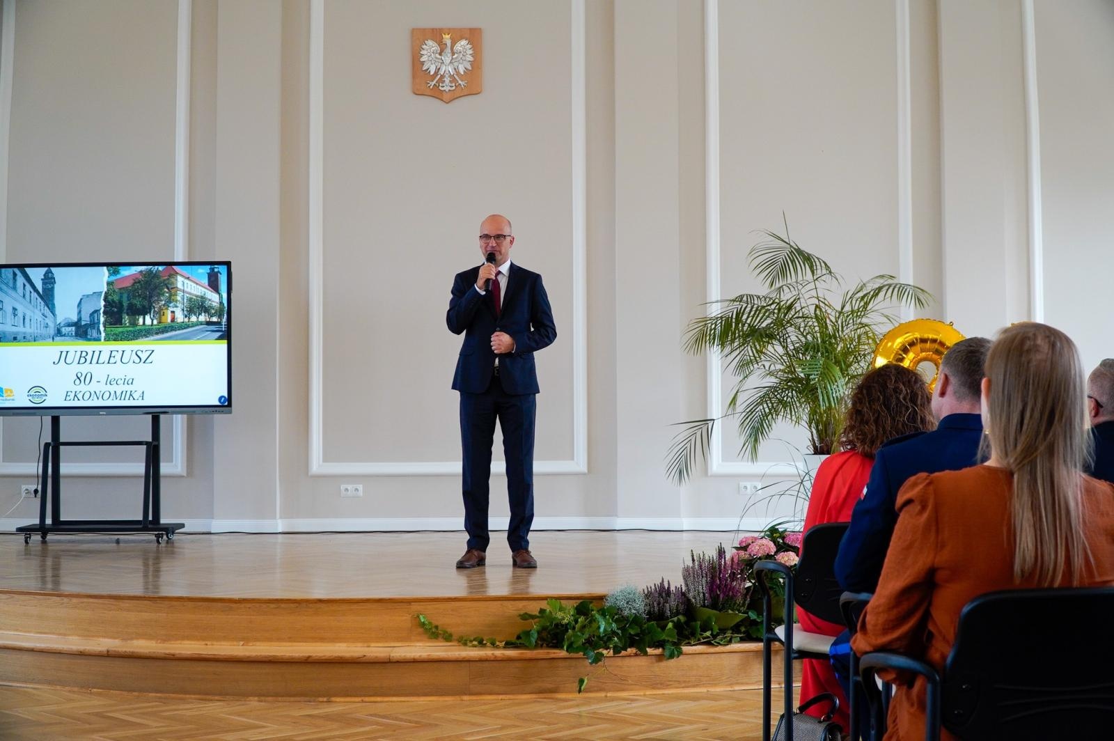 Zdjęcie w galerii na portalu naszraciborz.pl: Niech żyje Ekonomik! Szkoła przy Gimnazjalnej świętuje 80-lecie wiadomości z regionu