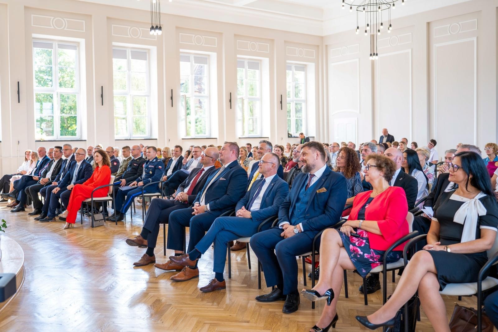 Zdjęcie w galerii na portalu naszraciborz.pl: Niech żyje Ekonomik! Szkoła przy Gimnazjalnej świętuje 80-lecie wiadomości z regionu