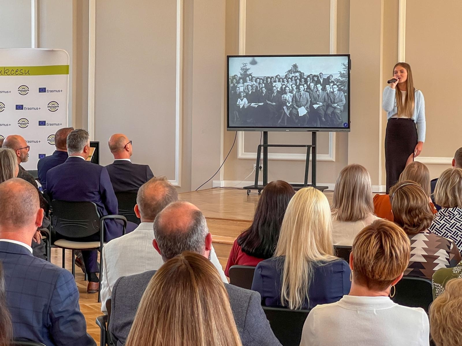 Zdjęcie w galerii na portalu naszraciborz.pl: Niech żyje Ekonomik! Szkoła przy Gimnazjalnej świętuje 80-lecie wiadomości z regionu