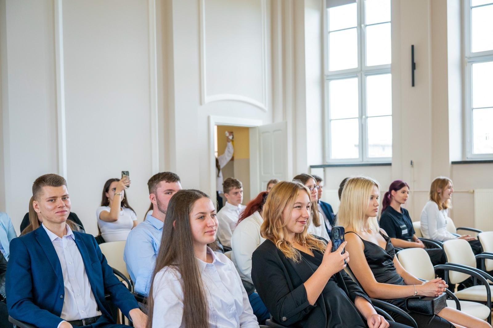 Zdjęcie w galerii na portalu naszraciborz.pl: Niech żyje Ekonomik! Szkoła przy Gimnazjalnej świętuje 80-lecie wiadomości z regionu