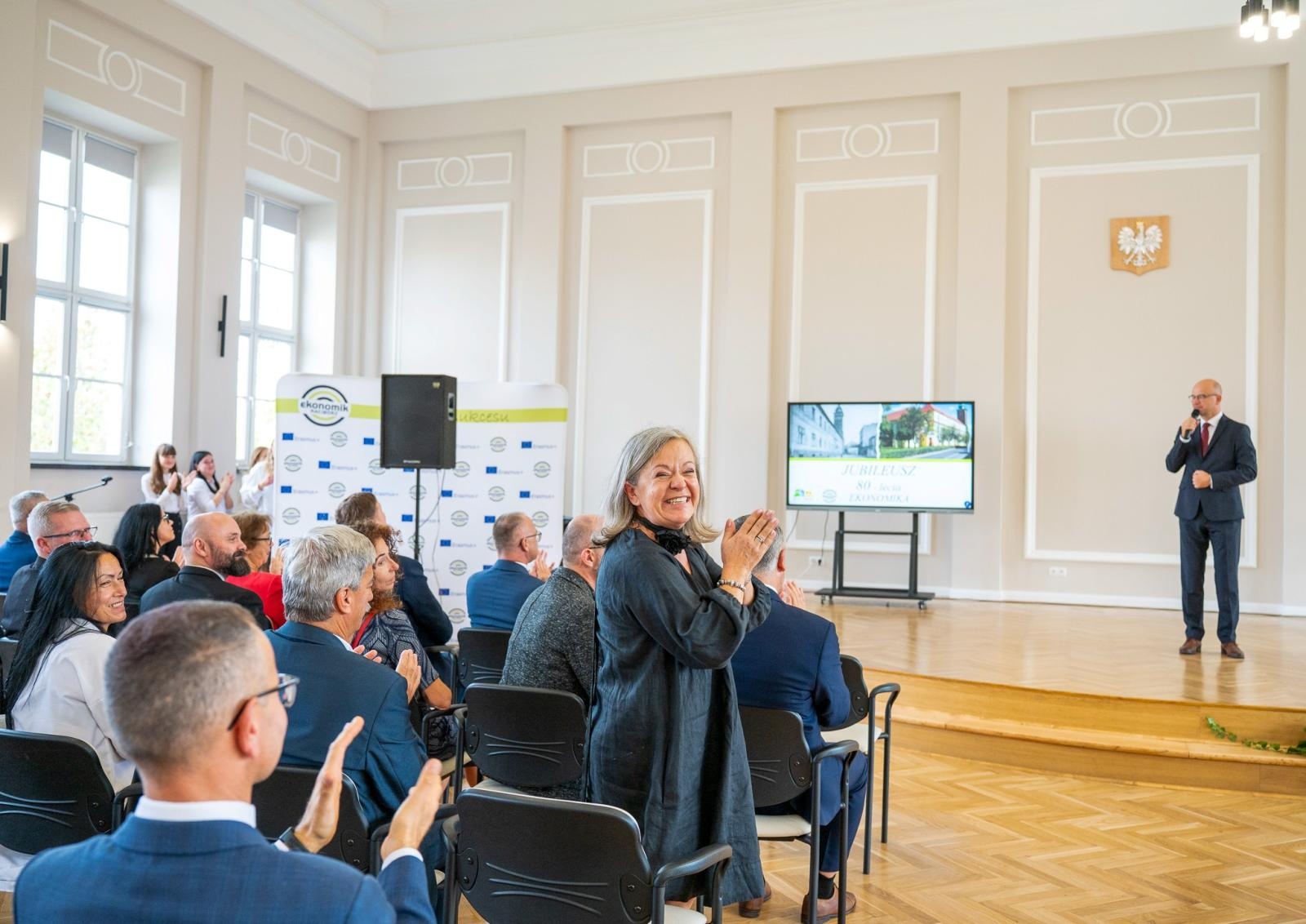 Zdjęcie w galerii na portalu naszraciborz.pl: Niech żyje Ekonomik! Szkoła przy Gimnazjalnej świętuje 80-lecie wiadomości z regionu