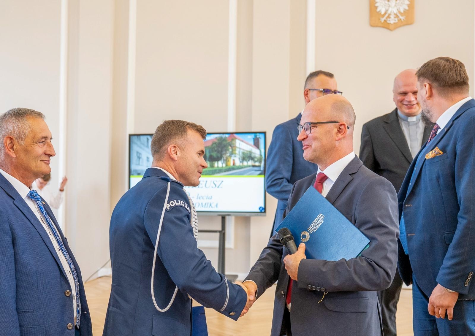 Zdjęcie w galerii na portalu naszraciborz.pl: Niech żyje Ekonomik! Szkoła przy Gimnazjalnej świętuje 80-lecie wiadomości z regionu