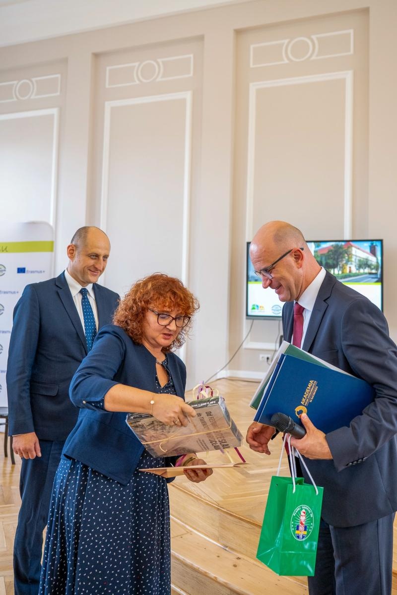 Zdjęcie w galerii na portalu naszraciborz.pl: Niech żyje Ekonomik! Szkoła przy Gimnazjalnej świętuje 80-lecie wiadomości z regionu