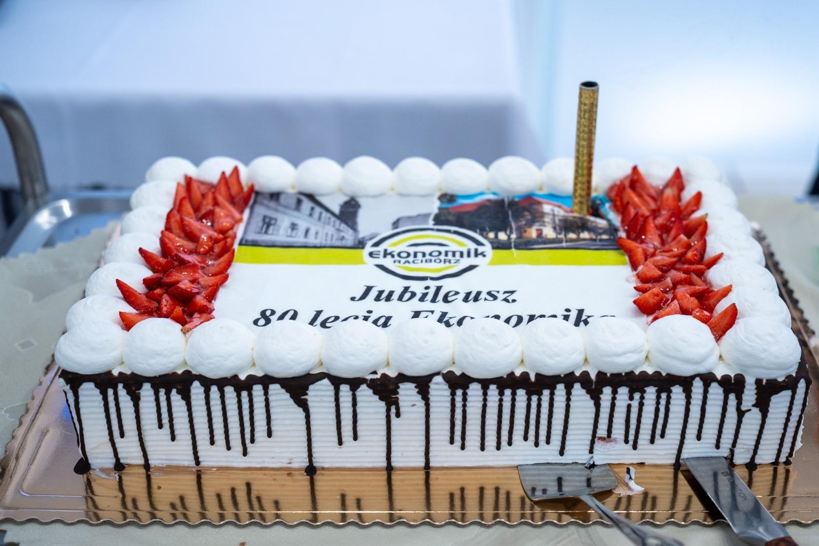 Zdjęcie w galerii na portalu naszraciborz.pl: Niech żyje Ekonomik! Szkoła przy Gimnazjalnej świętuje 80-lecie wiadomości z regionu