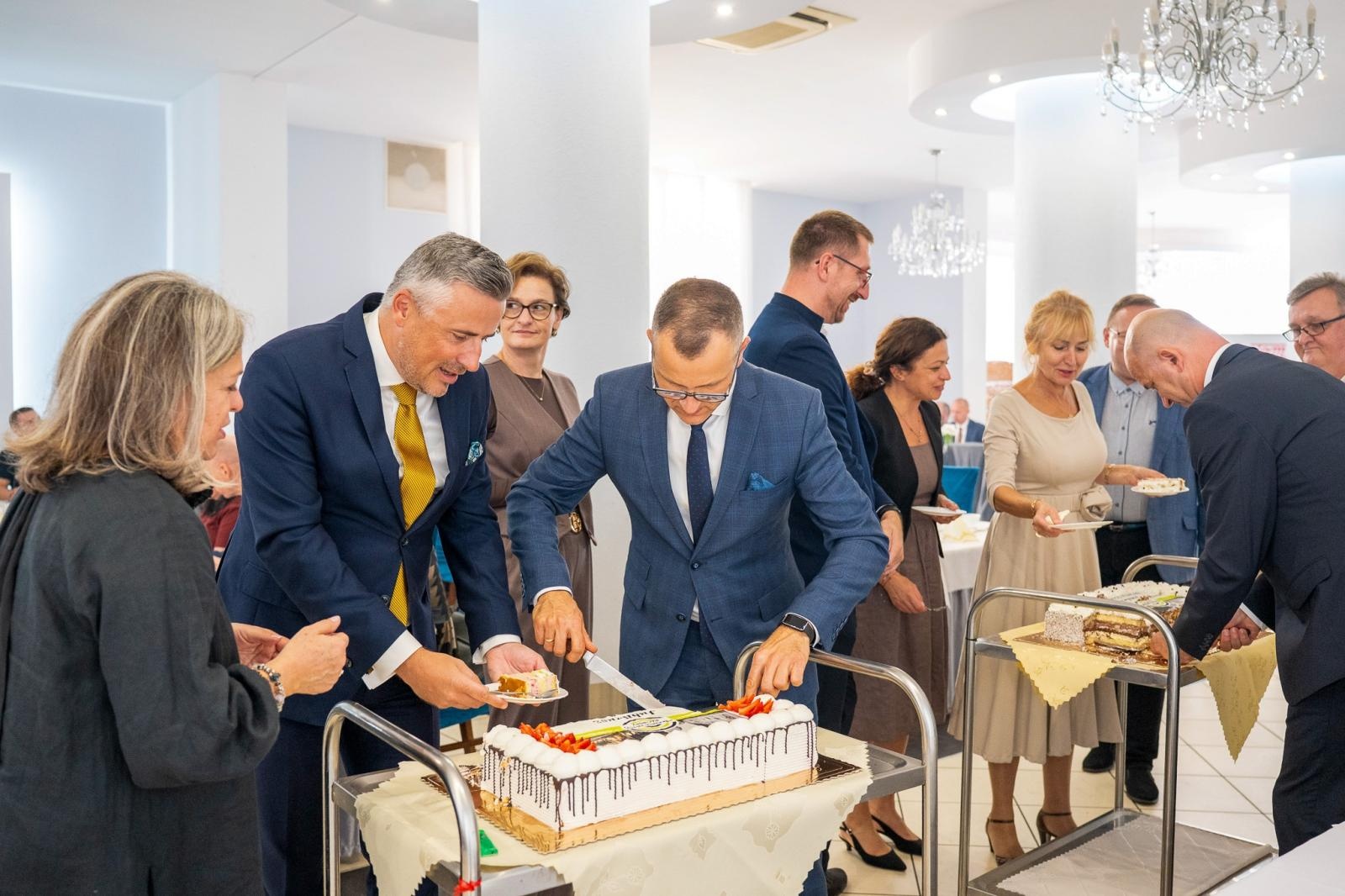 Zdjęcie w galerii na portalu naszraciborz.pl: Niech żyje Ekonomik! Szkoła przy Gimnazjalnej świętuje 80-lecie wiadomości z regionu