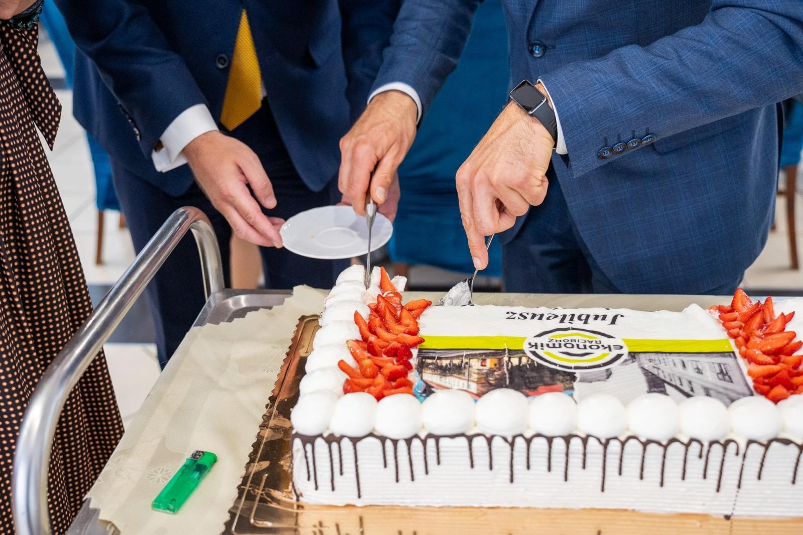 Zdjęcie w galerii na portalu naszraciborz.pl: Niech żyje Ekonomik! Szkoła przy Gimnazjalnej świętuje 80-lecie wiadomości z regionu