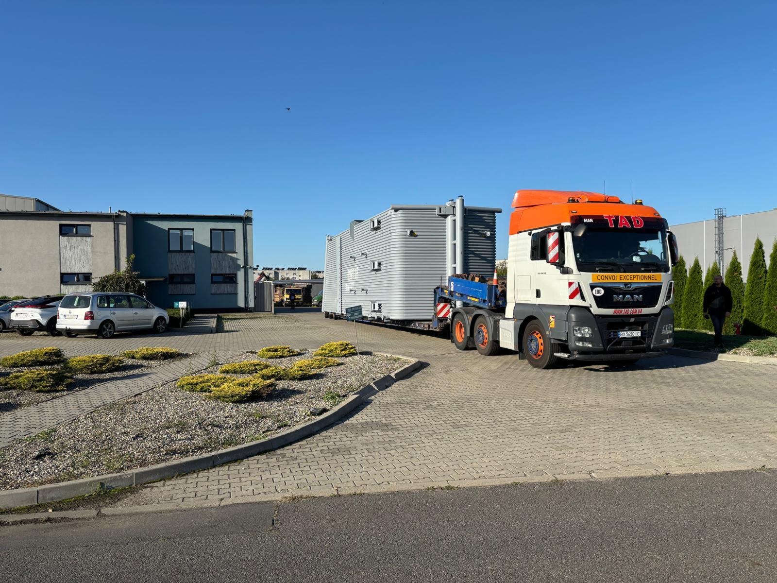 Zdjęcie w galerii na portalu naszraciborz.pl: Raciborski gigant w drodze na Ukrainę [FOTO i WIDEO] wiadomości z regionu