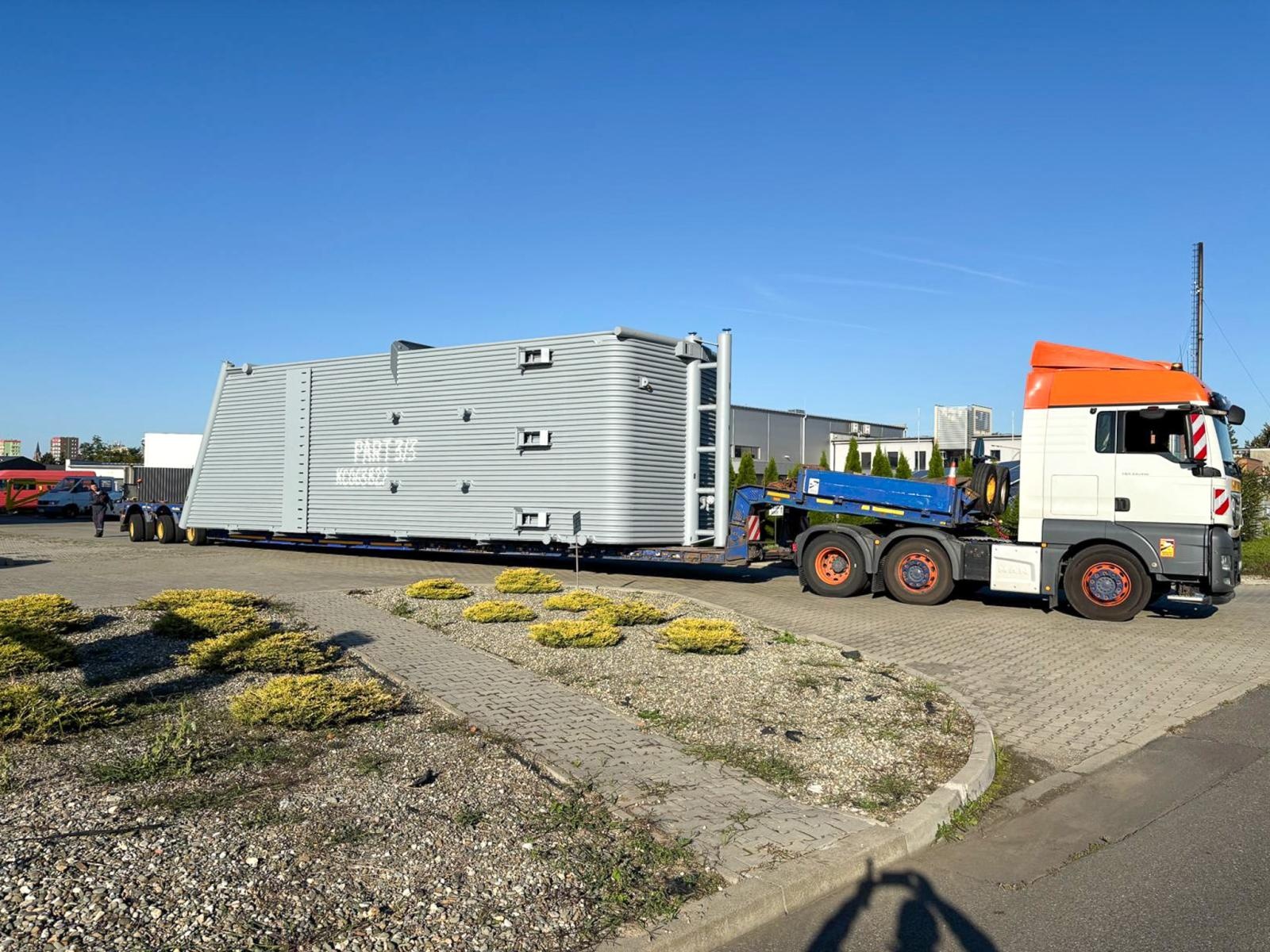 Zdjęcie w galerii na portalu naszraciborz.pl: Raciborski gigant w drodze na Ukrainę [FOTO i WIDEO] wiadomości z regionu