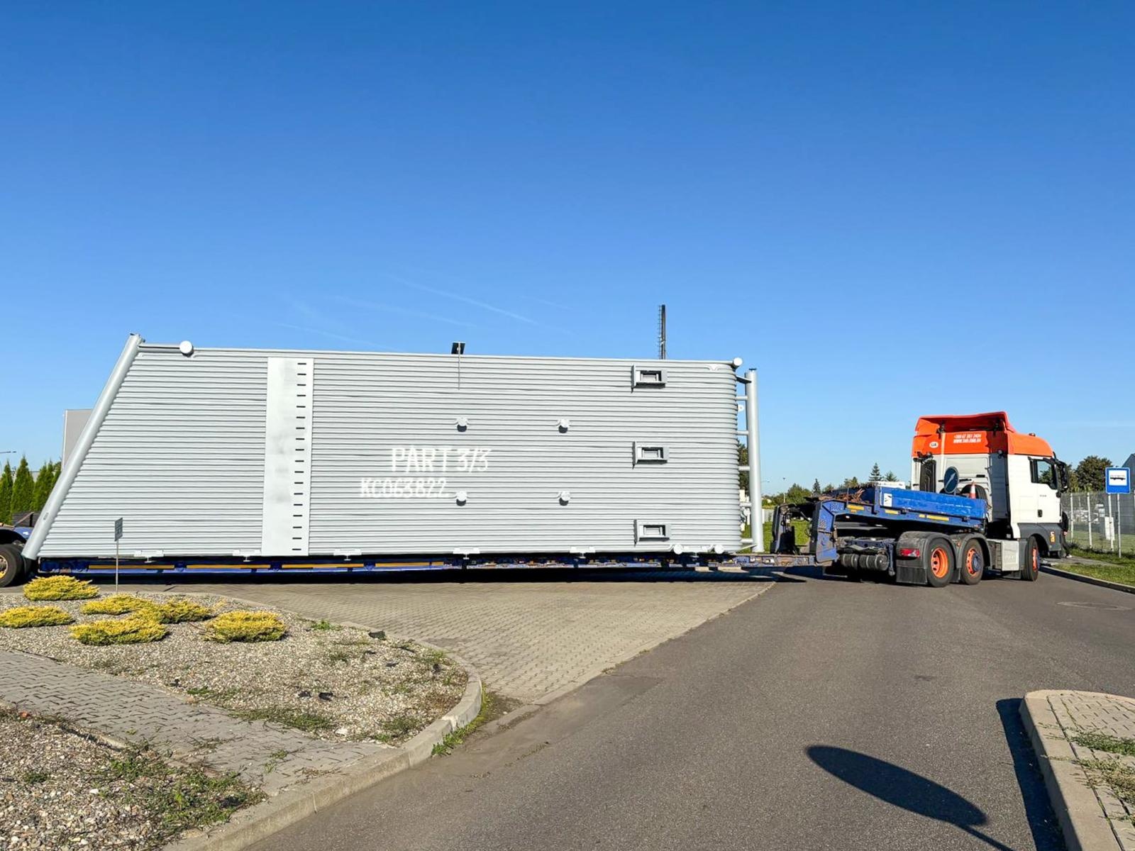 Zdjęcie w galerii na portalu naszraciborz.pl: Raciborski gigant w drodze na Ukrainę [FOTO i WIDEO] wiadomości z regionu