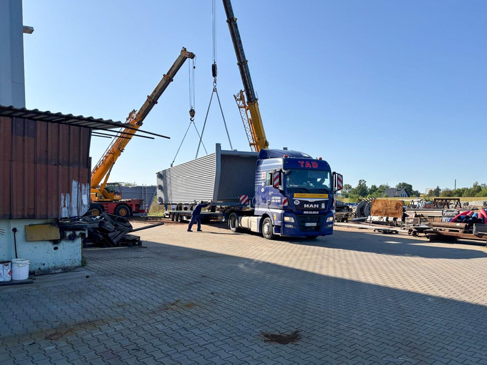 Zdjęcie w galerii na portalu naszraciborz.pl: Raciborski gigant w drodze na Ukrainę [FOTO i WIDEO] wiadomości z regionu