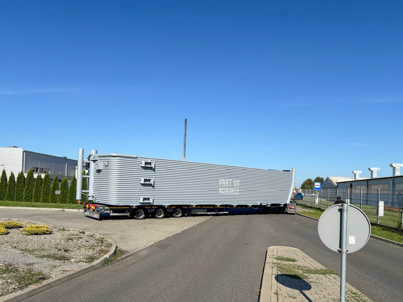 Zdjęcie w galerii na portalu naszraciborz.pl: Raciborski gigant w drodze na Ukrainę [FOTO i WIDEO] wiadomości z regionu