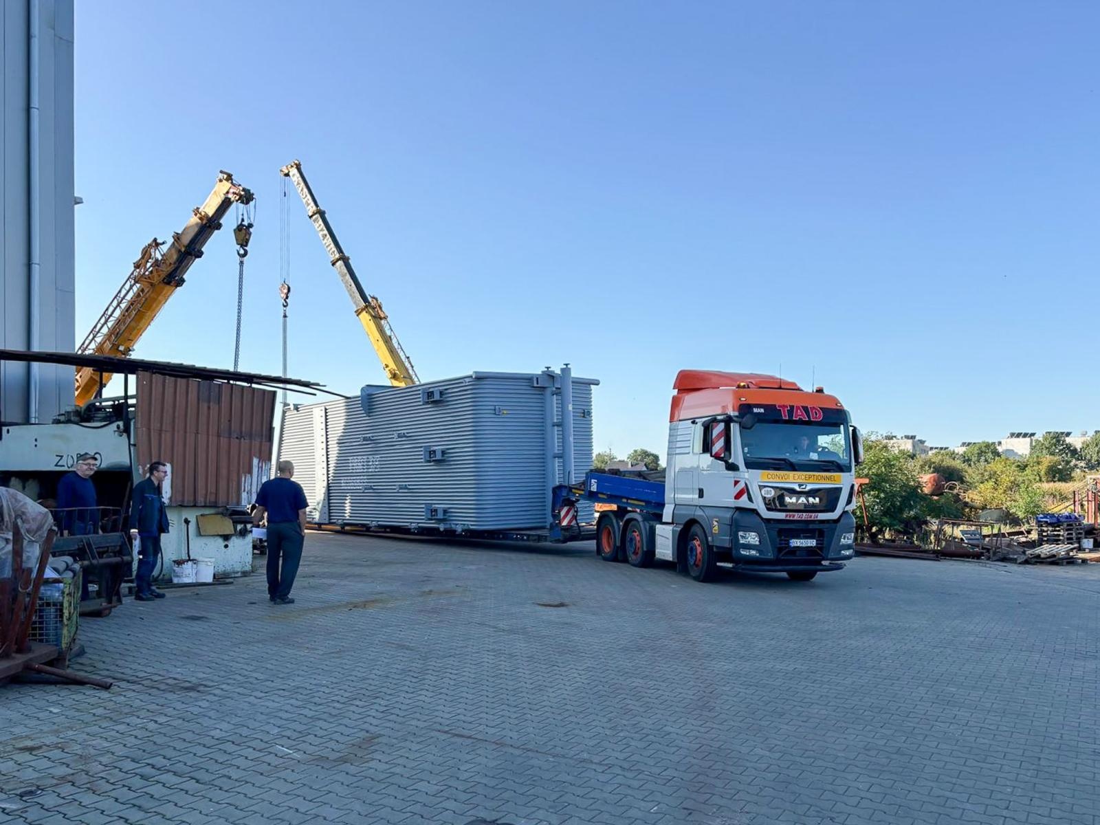 Zdjęcie w galerii na portalu naszraciborz.pl: Raciborski gigant w drodze na Ukrainę [FOTO i WIDEO] wiadomości z regionu