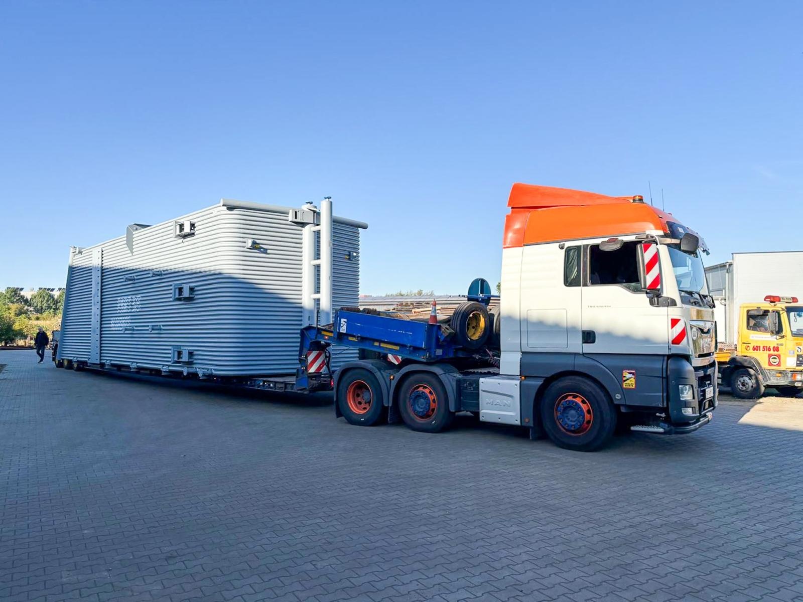 Zdjęcie w galerii na portalu naszraciborz.pl: Raciborski gigant w drodze na Ukrainę [FOTO i WIDEO] wiadomości z regionu