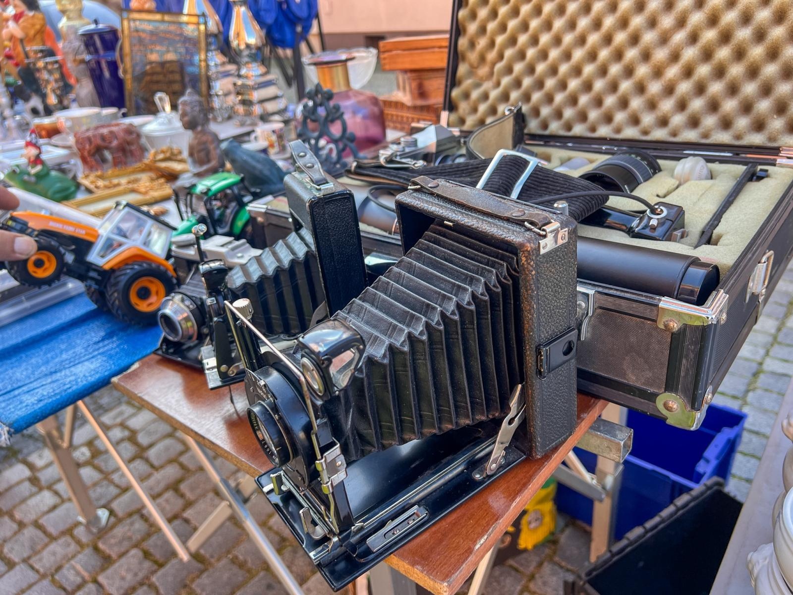 Zdjęcie w galerii na portalu naszraciborz.pl: Starocie i skarby minionych lat na raciborskim targu wiadomości z regionu