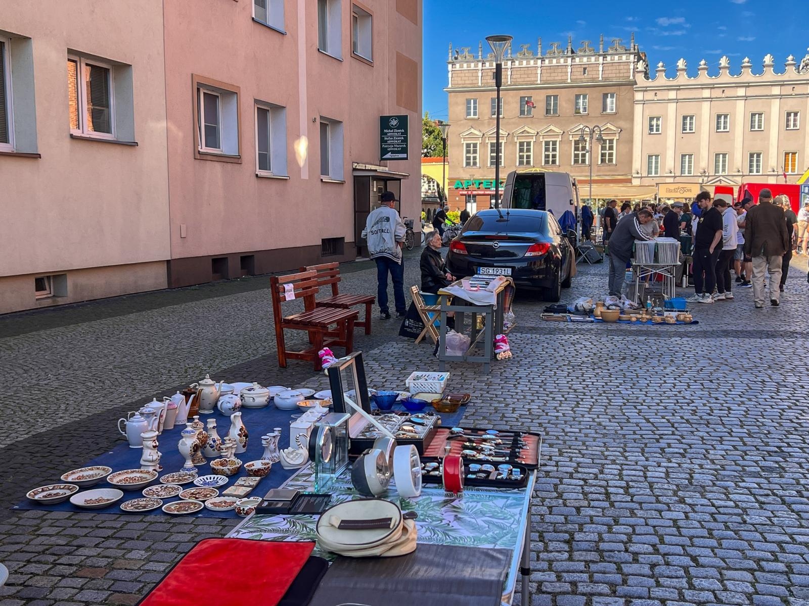 Zdjęcie w galerii na portalu naszraciborz.pl: Starocie i skarby minionych lat na raciborskim targu wiadomości z regionu