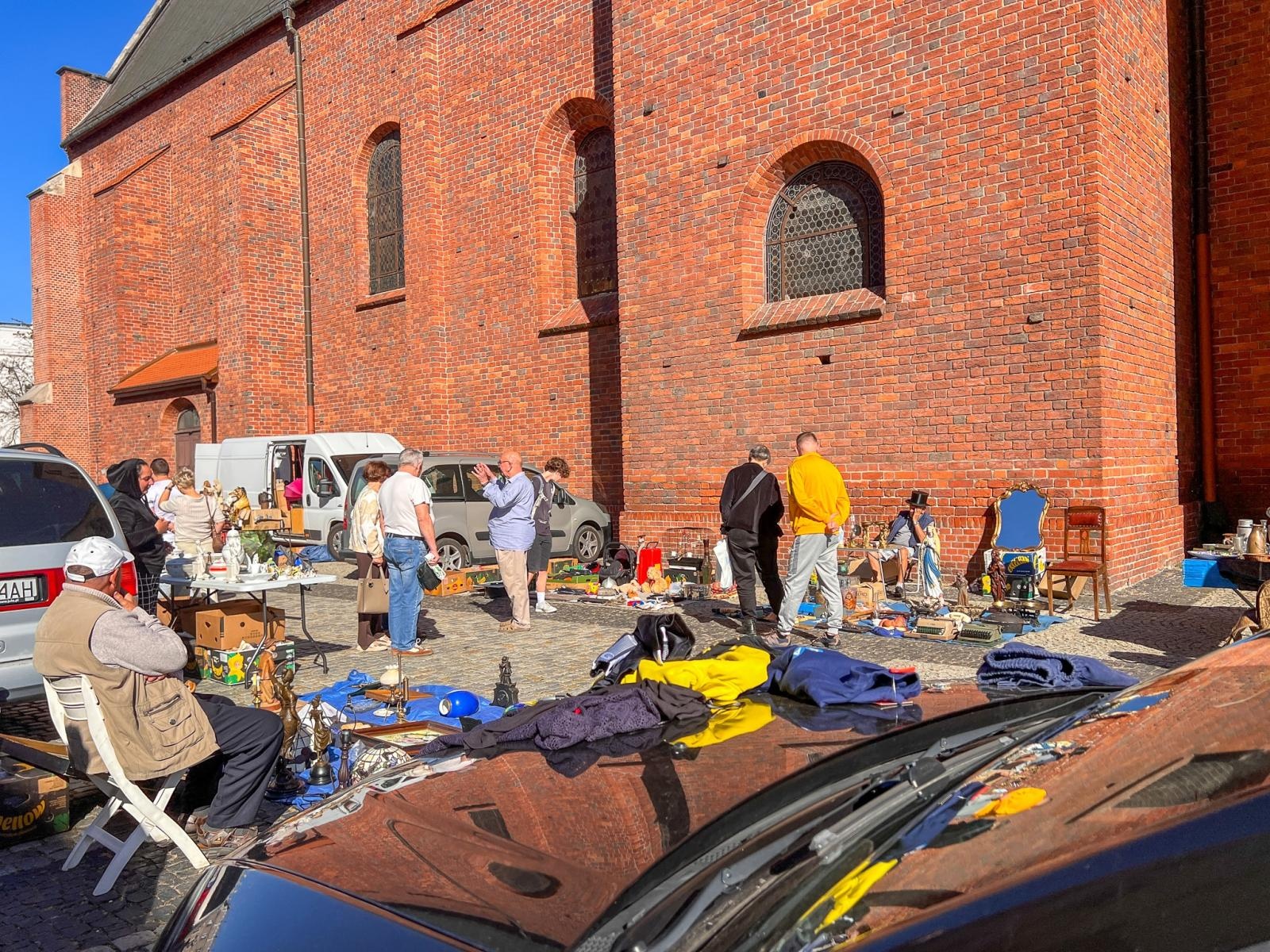 Zdjęcie w galerii na portalu naszraciborz.pl: Starocie i skarby minionych lat na raciborskim targu wiadomości z regionu